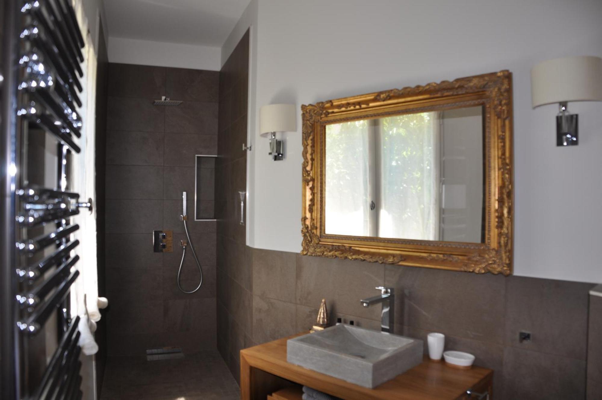 Le Jardin Des Amandiers Chateaurenard Room photo